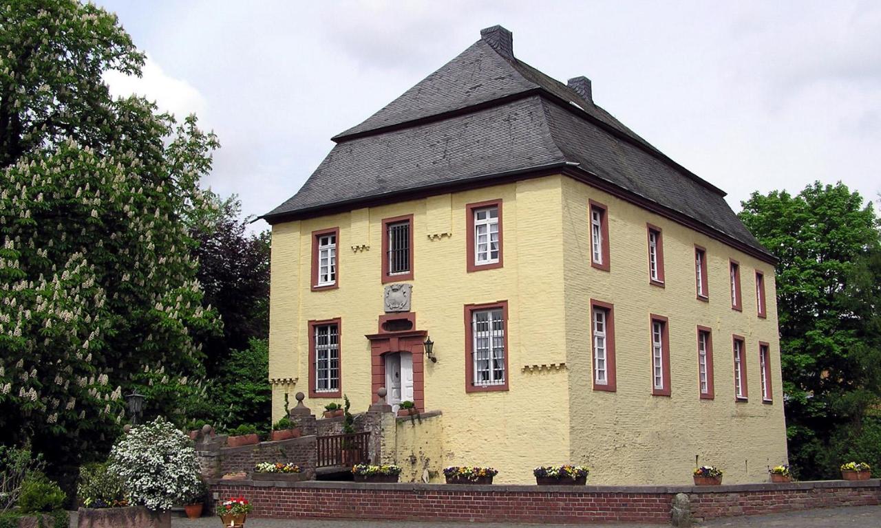 Charmante Ferienwohnungen Auf Reitstall Wasserburg Anstel - Ein Ort Zum Wohlfuehlen Und Entspannen Rommerskirchen Buitenkant foto
