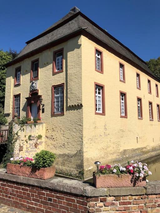 Charmante Ferienwohnungen Auf Reitstall Wasserburg Anstel - Ein Ort Zum Wohlfuehlen Und Entspannen Rommerskirchen Buitenkant foto